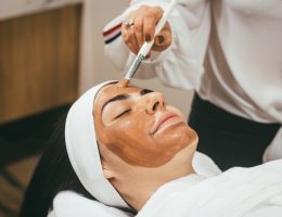 Henné: bienfaits pour peau et cheveux en traditions orientales