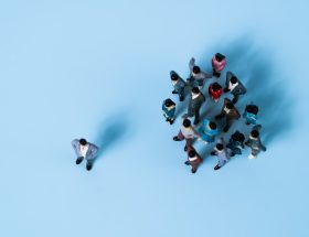 Rôle des clubs lecture féministes dans l'empowerment féminin